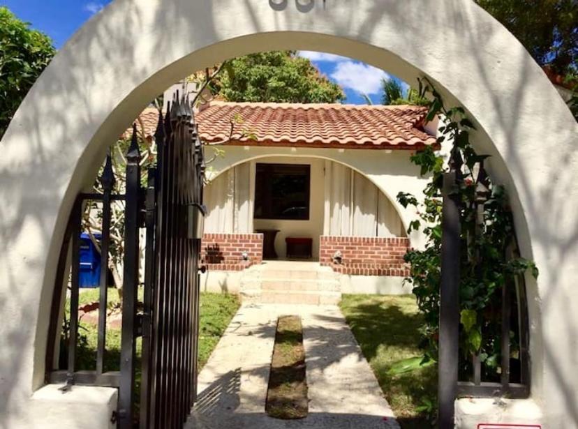 Entire Private Beautiful 2 Bedroom Plus Den House With Gated Front&Back Yard And Free Parking 10Min Drive To Miami Beach Ngoại thất bức ảnh