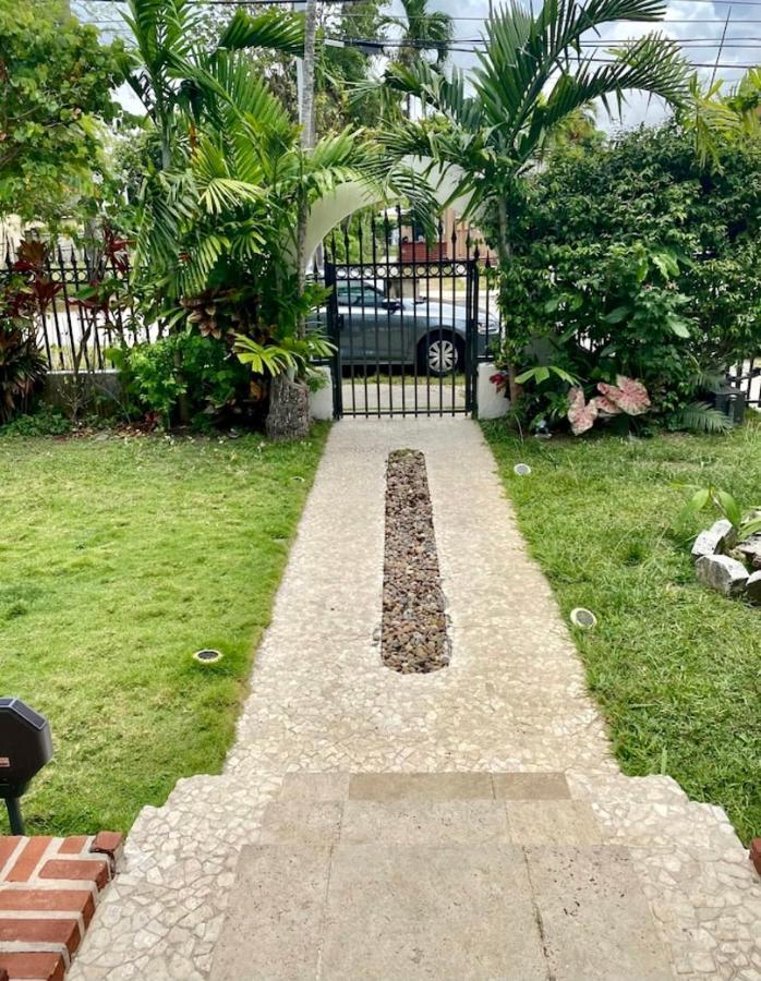 Entire Private Beautiful 2 Bedroom Plus Den House With Gated Front&Back Yard And Free Parking 10Min Drive To Miami Beach Ngoại thất bức ảnh