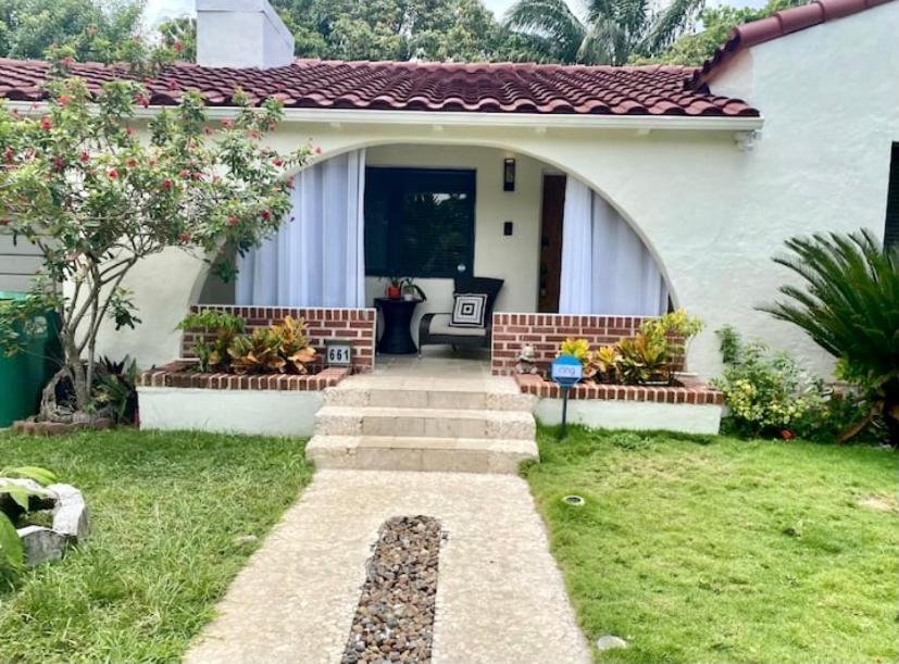 Entire Private Beautiful 2 Bedroom Plus Den House With Gated Front&Back Yard And Free Parking 10Min Drive To Miami Beach Ngoại thất bức ảnh