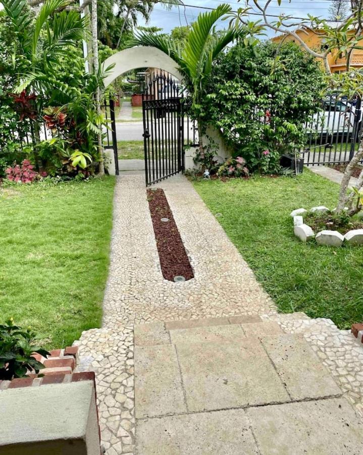 Entire Private Beautiful 2 Bedroom Plus Den House With Gated Front&Back Yard And Free Parking 10Min Drive To Miami Beach Ngoại thất bức ảnh