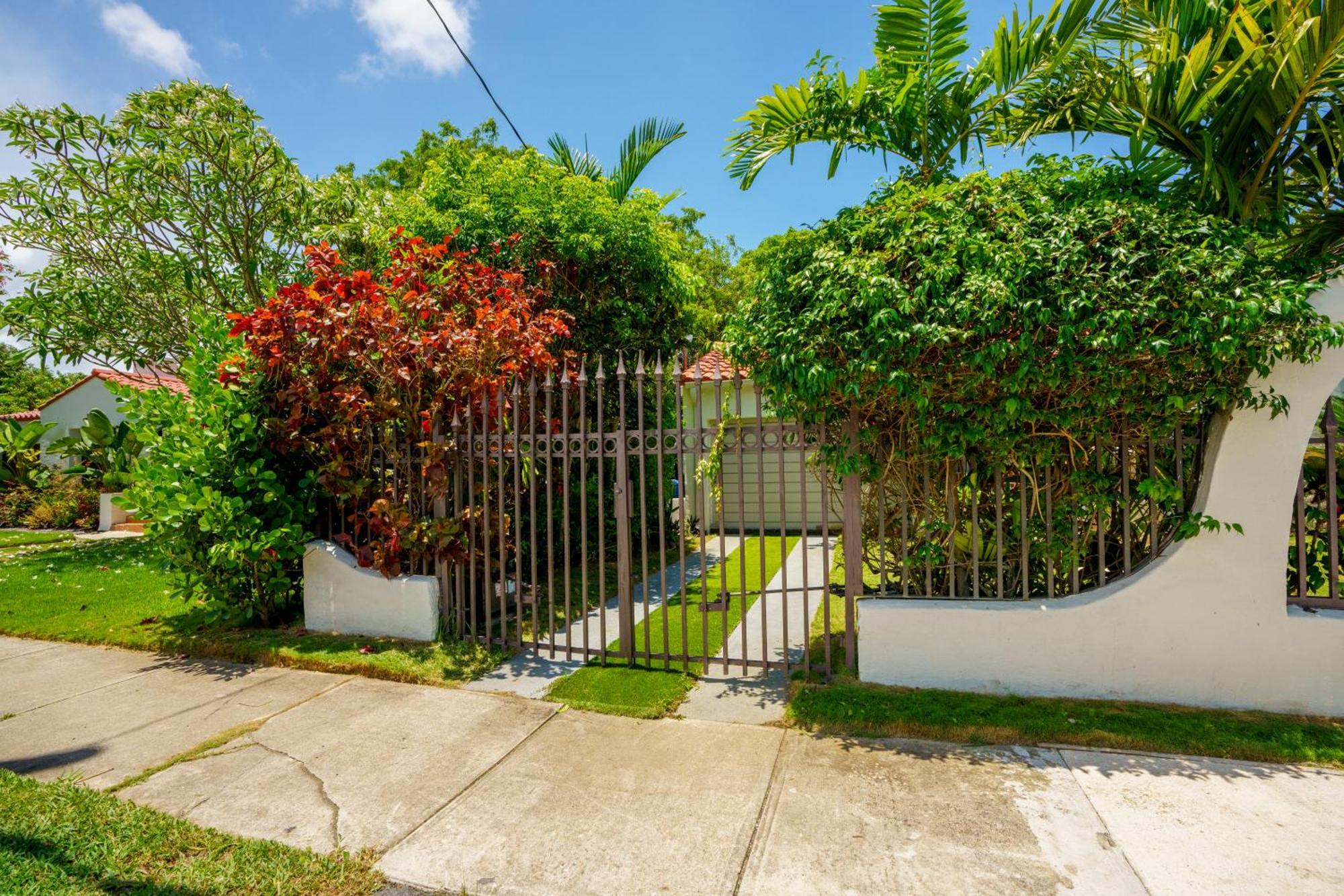 Entire Private Beautiful 2 Bedroom Plus Den House With Gated Front&Back Yard And Free Parking 10Min Drive To Miami Beach Ngoại thất bức ảnh