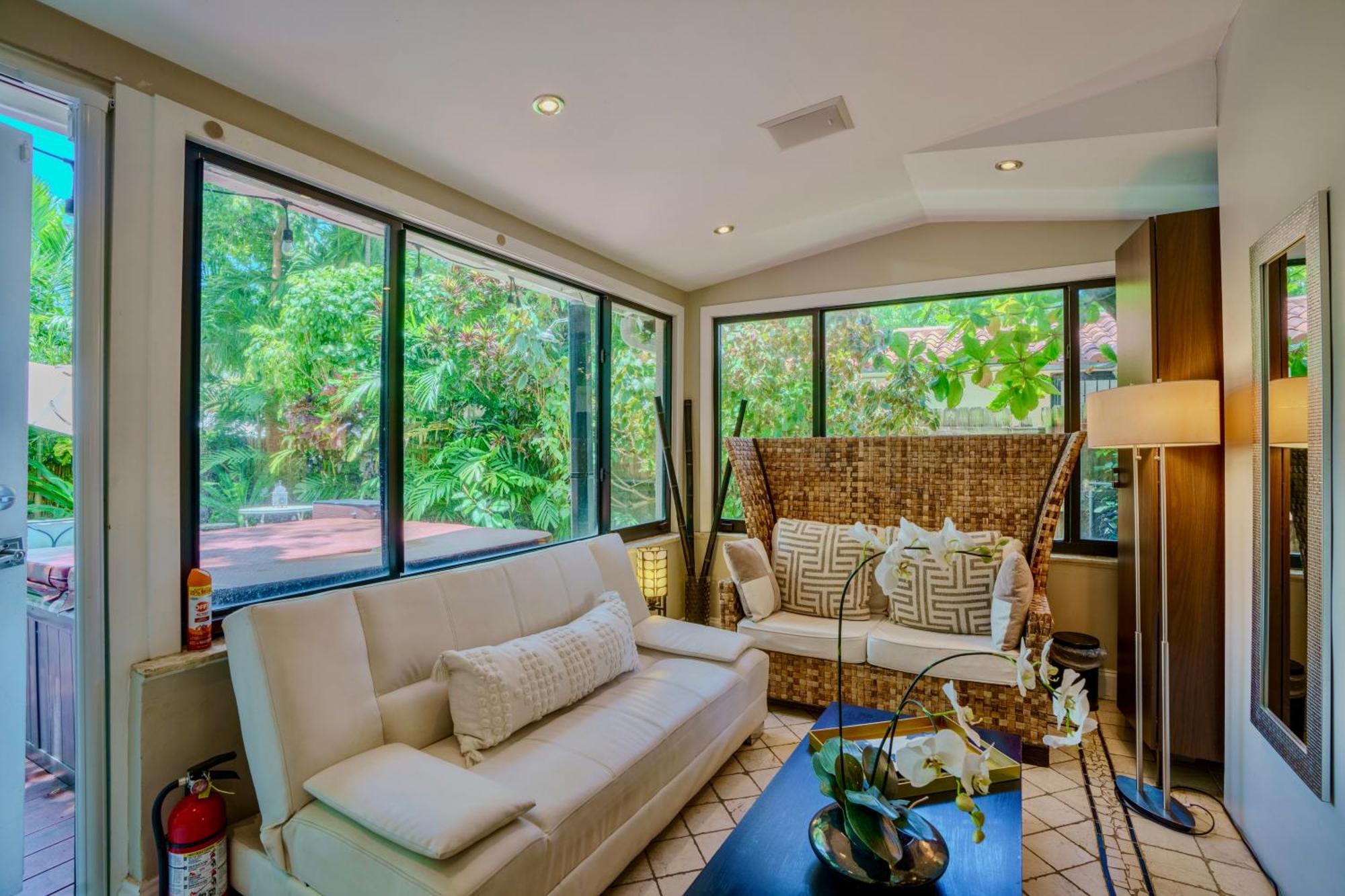 Entire Private Beautiful 2 Bedroom Plus Den House With Gated Front&Back Yard And Free Parking 10Min Drive To Miami Beach Ngoại thất bức ảnh