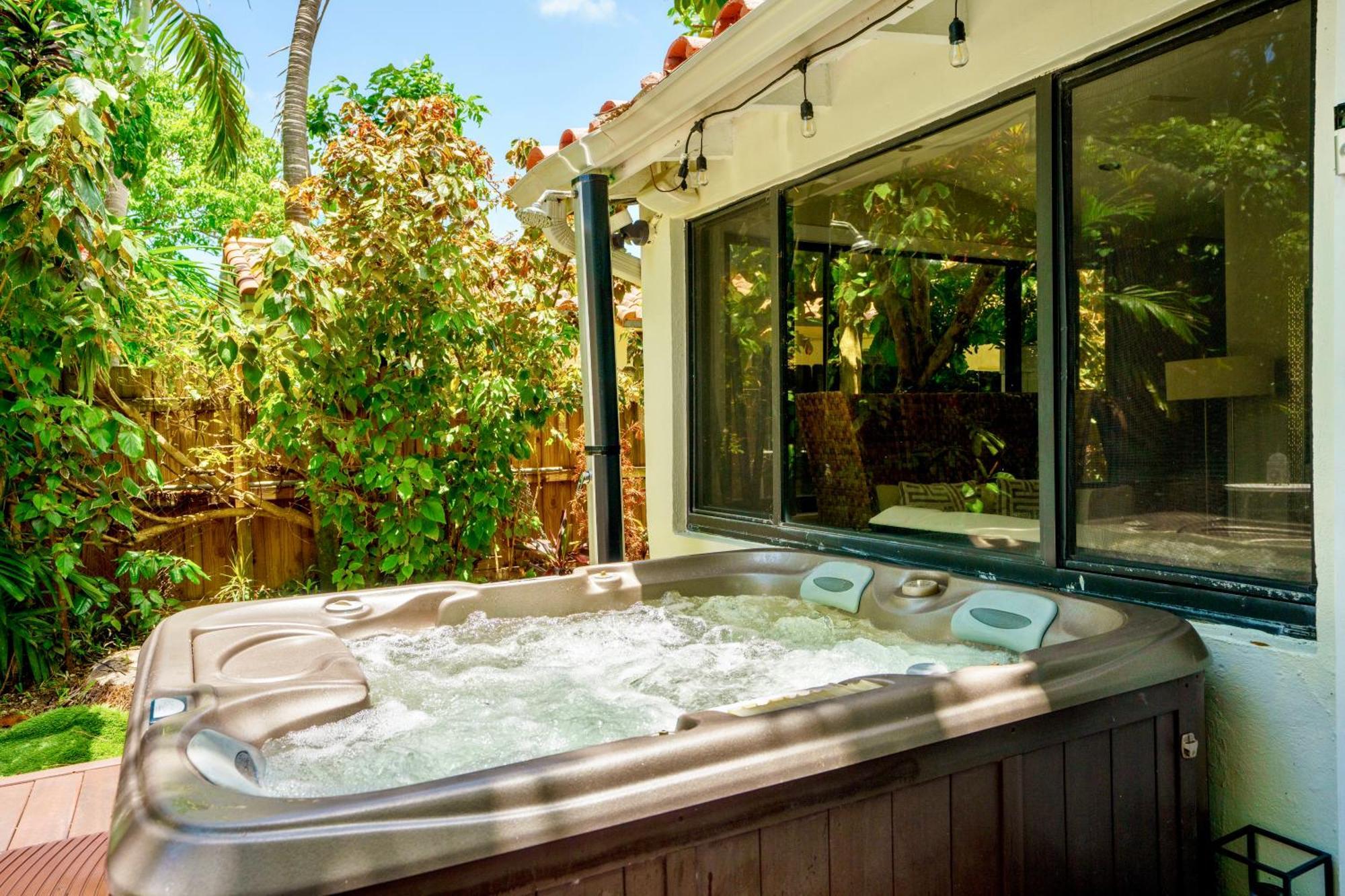Entire Private Beautiful 2 Bedroom Plus Den House With Gated Front&Back Yard And Free Parking 10Min Drive To Miami Beach Ngoại thất bức ảnh