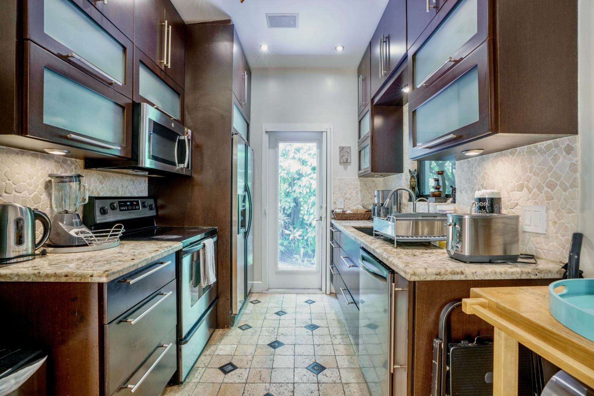 Entire Private Beautiful 2 Bedroom Plus Den House With Gated Front&Back Yard And Free Parking 10Min Drive To Miami Beach Ngoại thất bức ảnh