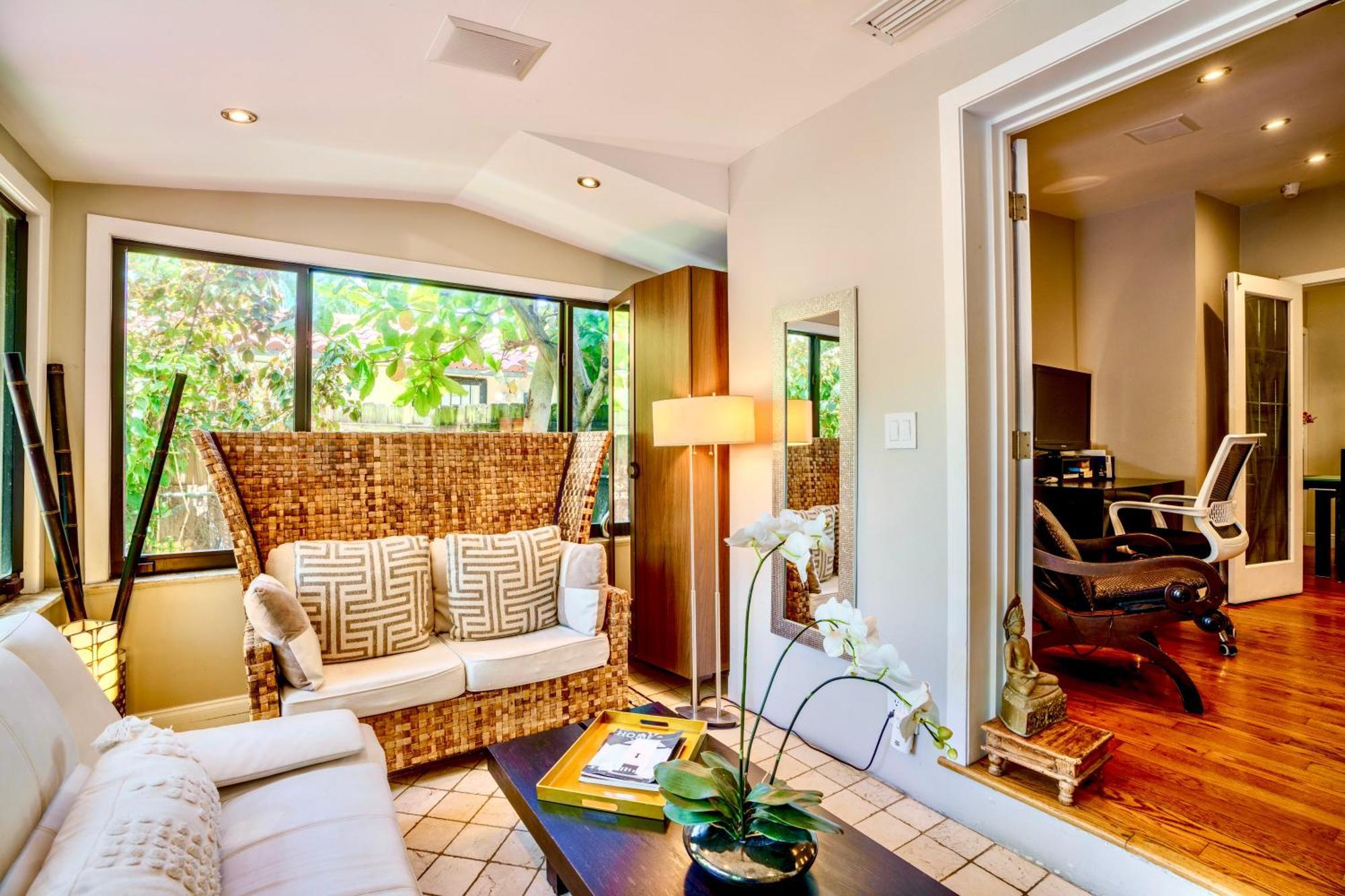 Entire Private Beautiful 2 Bedroom Plus Den House With Gated Front&Back Yard And Free Parking 10Min Drive To Miami Beach Ngoại thất bức ảnh