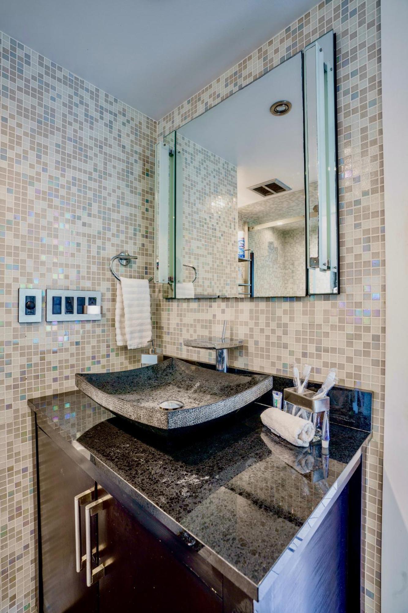 Entire Private Beautiful 2 Bedroom Plus Den House With Gated Front&Back Yard And Free Parking 10Min Drive To Miami Beach Ngoại thất bức ảnh